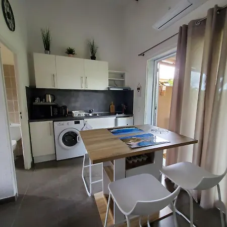 Appartement Mini 200 Metres De La De Santa Guilia Porto-Vecchio (Corsica)