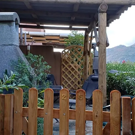 Mini 200 Metres De La De Santa Guilia アパート *